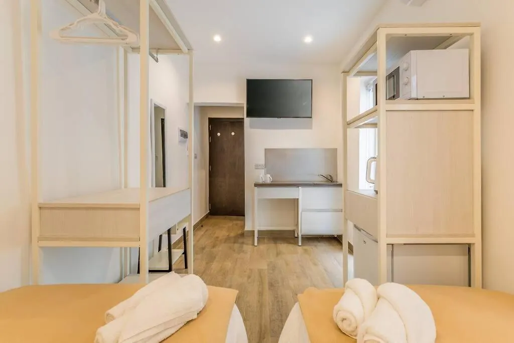 Private Studio 14 At The New Olo Living Guesthouse Saint Julian's Apartment